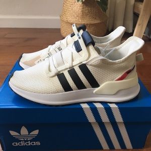 NWT Adidas U Path Runners ❤️👟💙